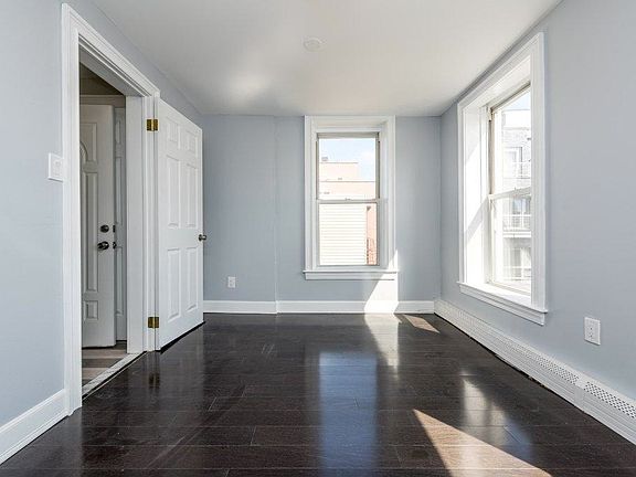 3rd image of 206 Calyer St #3HONE