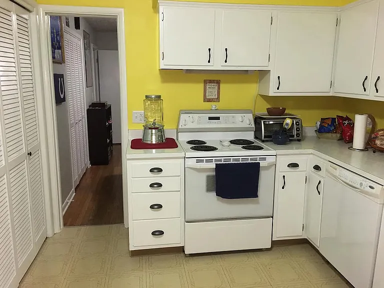 131 N Hillsdale Dr — Photo 3