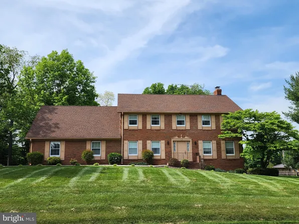 1926 Applewood Dr, Hagerstown, MD 21740