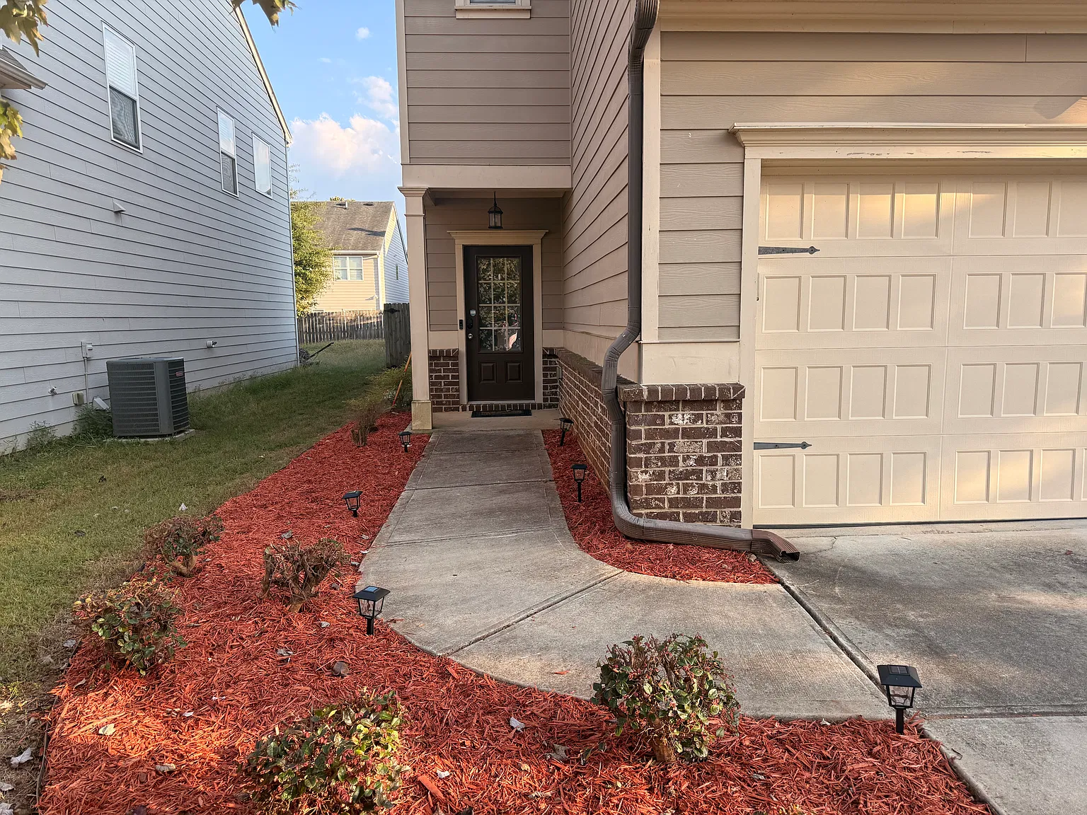 3 bed, 2.5 bath, 1924 sqft, $2,400 — Photo 2