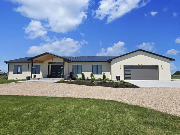 8460 69th Ave, Kearney, NE 68845