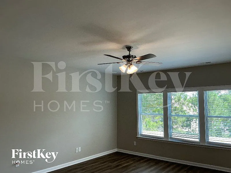 5 bed, 3.0 bath, 2819 sqft, $2,855 — Photo 3