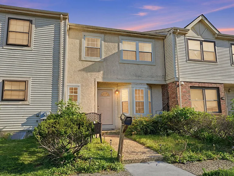 272 Hudson Ct — Photo 15