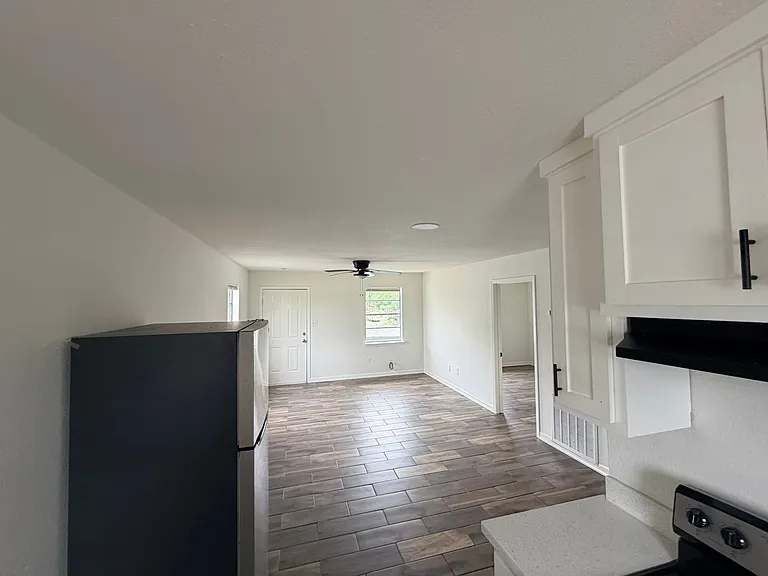155 N Iowa Ave — Photo 6