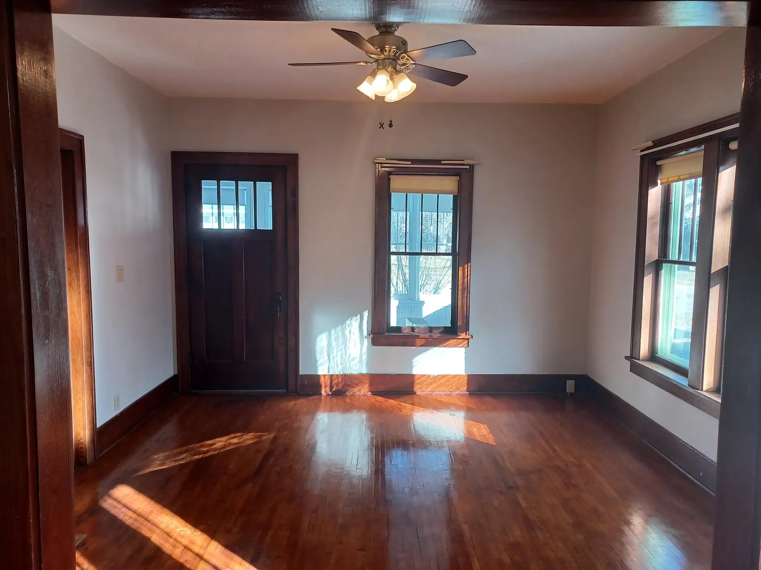 3 bed, 900 sqft, $1,295 — Photo 4