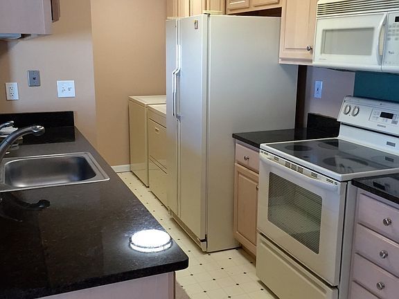 3rd image of 41729 Onaway Dr #281