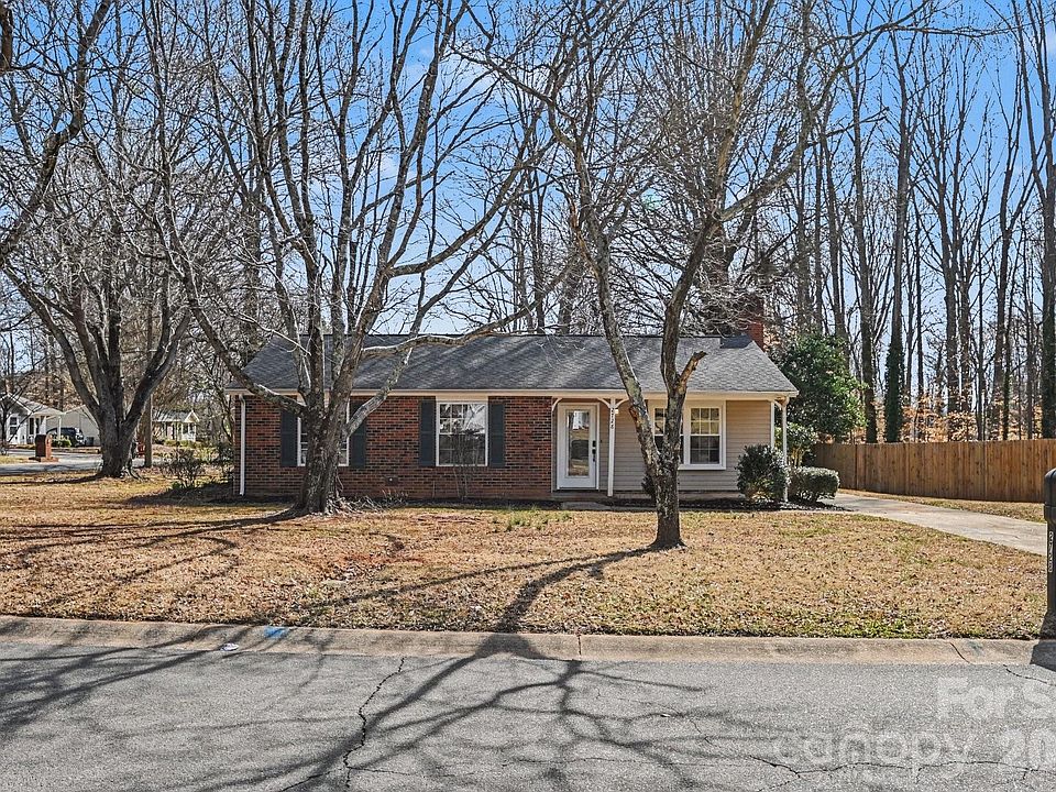 1st image of 2728 Studley Rd