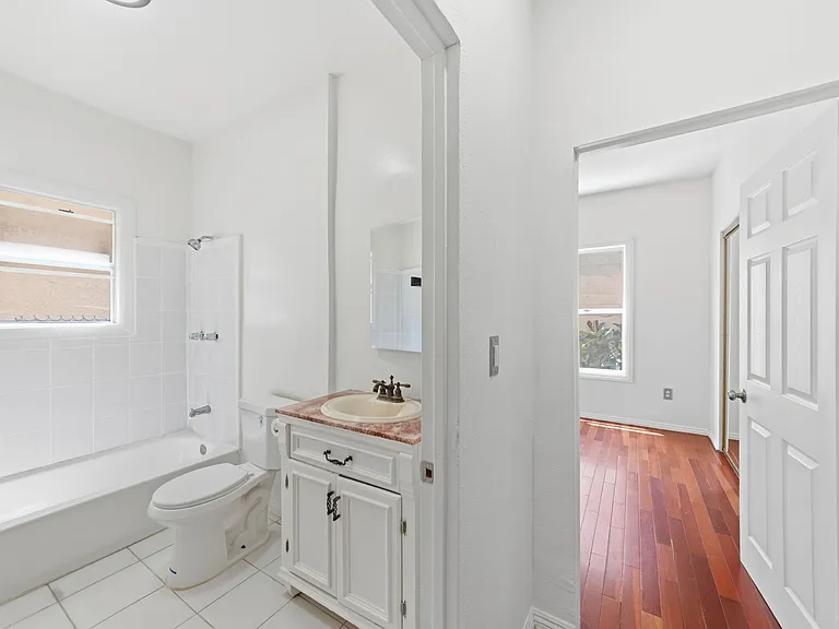 1427 N Kingsley Dr #108 — Photo 24
