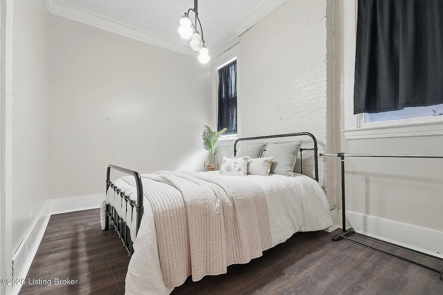 4 bed, 1900 sqft, $2,300 — Photo 2