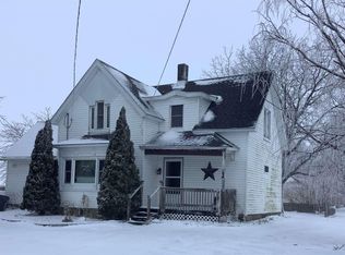 102 West St, Victoria, IL 61485