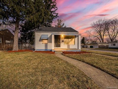 18599 Elkhart St, Harper Woods, MI, 48225