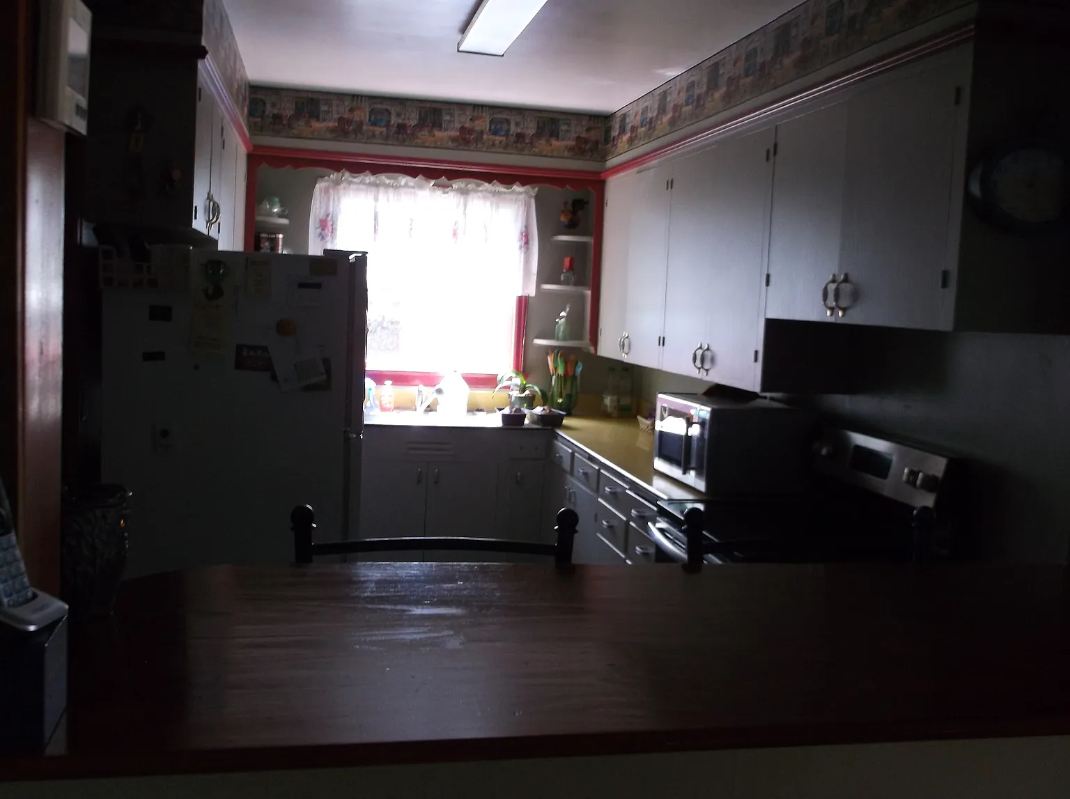 145 NE Ash St photo 1