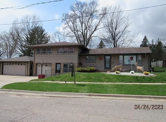 3rd image of 681 Klondike Ave