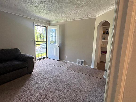 4th image of 15425 Linnhurst St