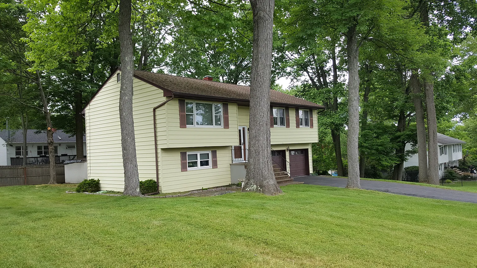 138 Hilltop Rd photo 1