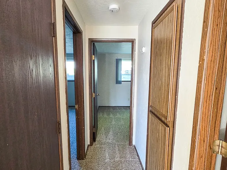 Apartment in West Salem near banks, shopping areas, bus lines, and downtown! ~ Colonial — Photo 43