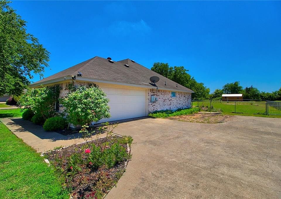 1st image of 125 Meadow Glen Dr