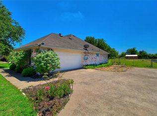 125 Meadow Glen Dr, Waxahachie, TX 75165