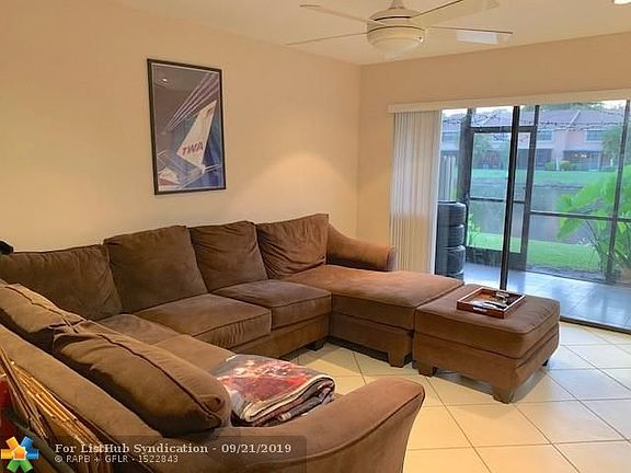 4th image of 3629 Carambola Cir N
