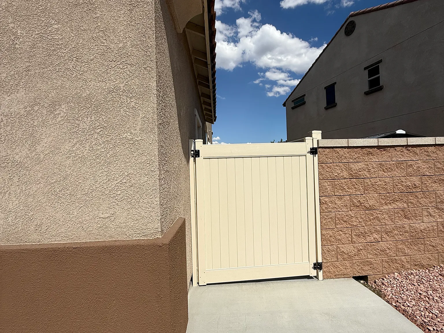 Studio, 3254 sqft, $1,575 — Photo 2