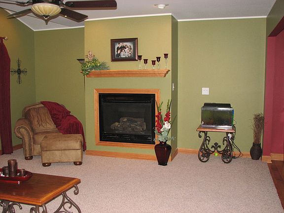 Living room w/ fireplace