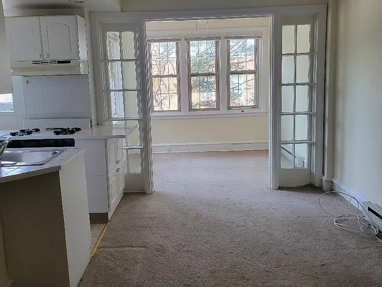 Drexel Court Apartments — Photo 10