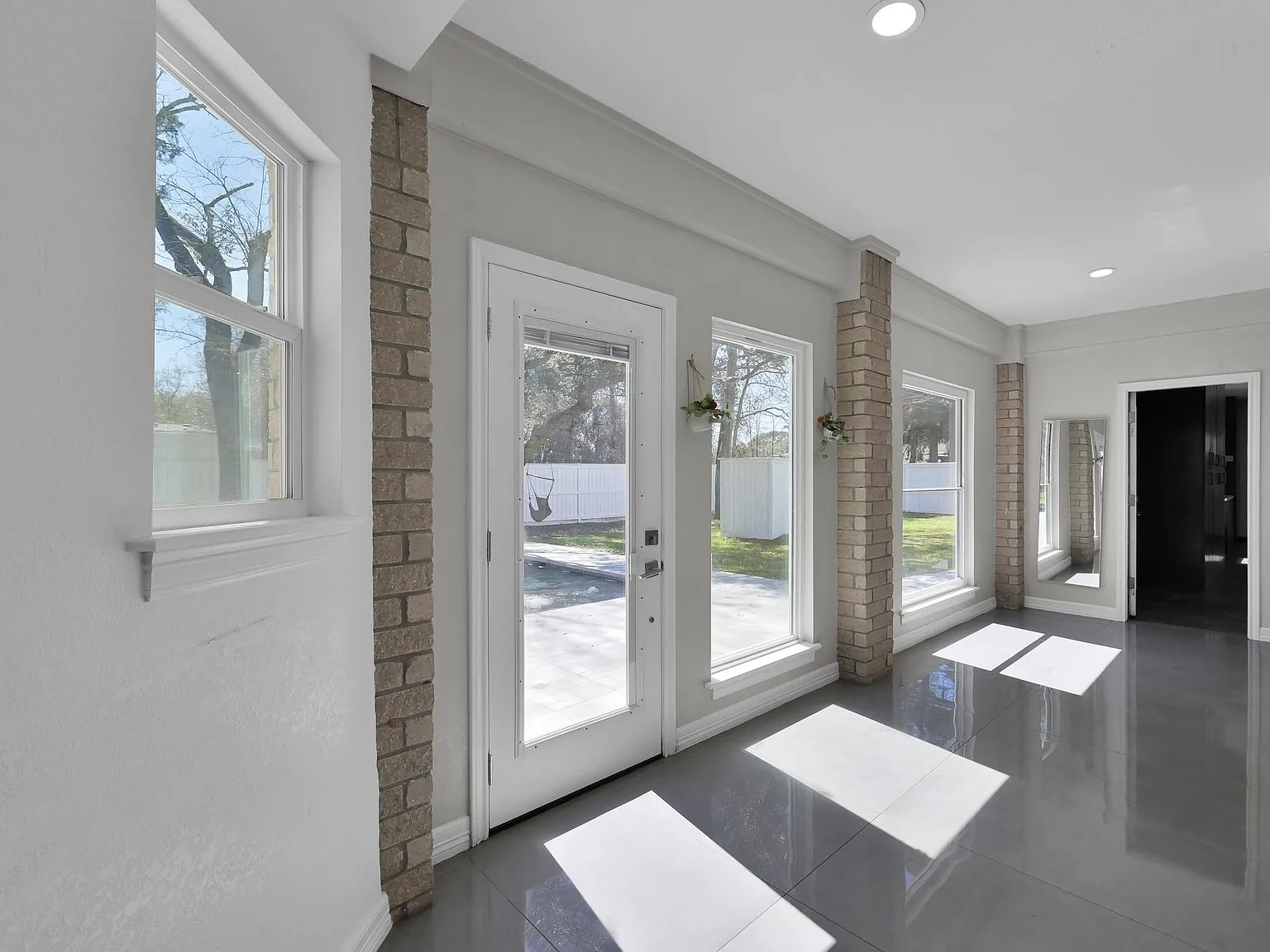 4 bed, 2.5 bath, 3000 sqft, $4,500 — Photo 4
