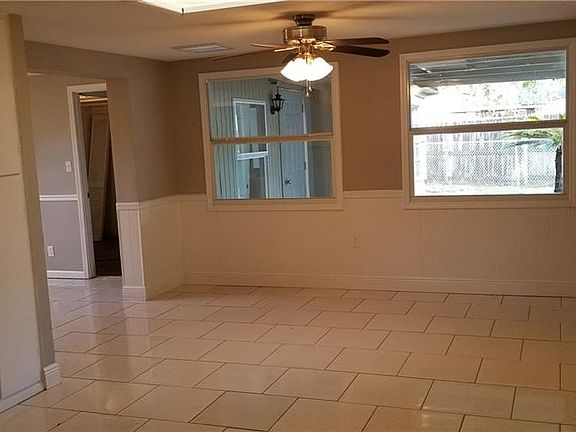 5th image of 1634 Smithfield Cir E