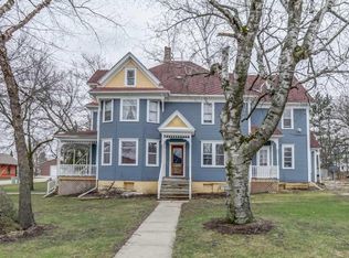 204 Market St APT D, De Forest, WI 53532