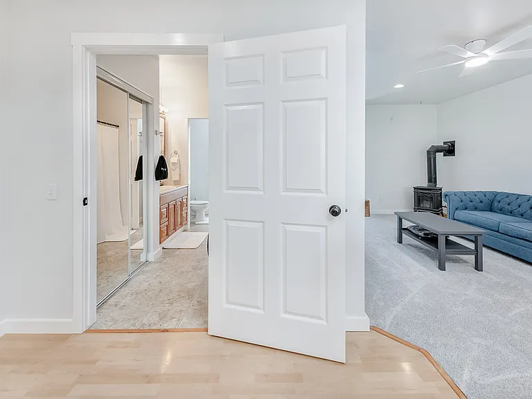 438 S Ella Ave #B — Photo 19