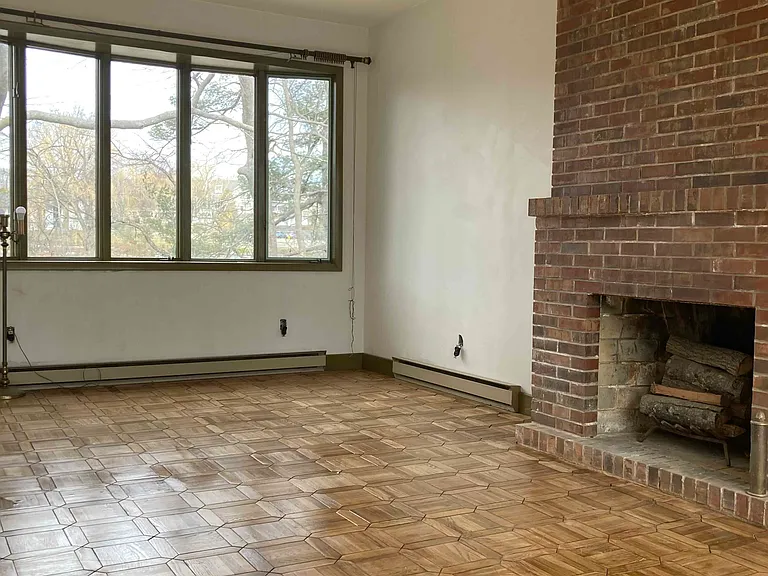320 Leslie Dr — Photo 6