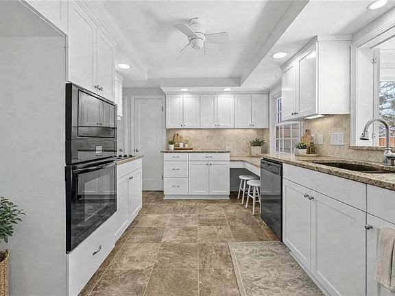 4th image of 7000 Roe Ave