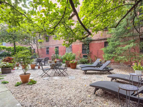 447 West 45th Street image 10 of 11