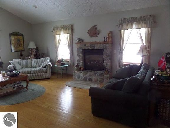4th image of 612 N Saint Marys St