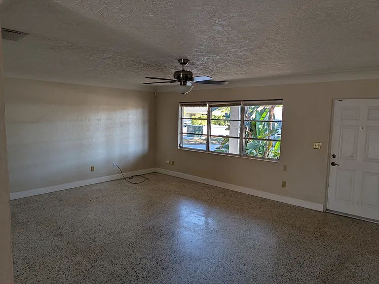 2303 Tulip St — Photo 4