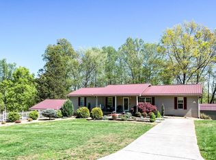 328 Golf View Dr, Rogersville, TN 37857