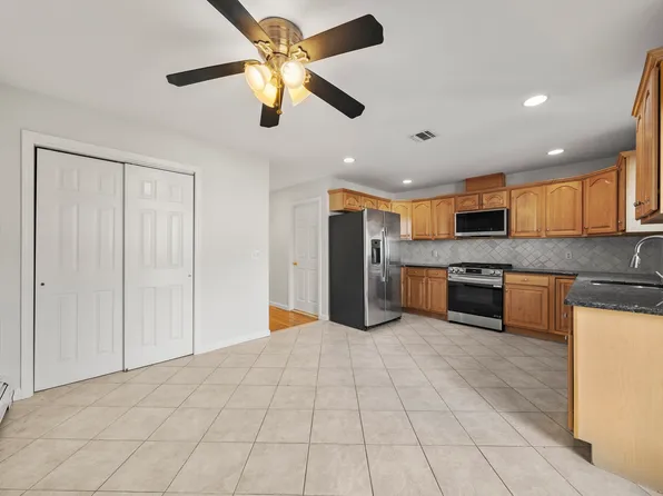 229 Franklin Avenue image 9 of 27