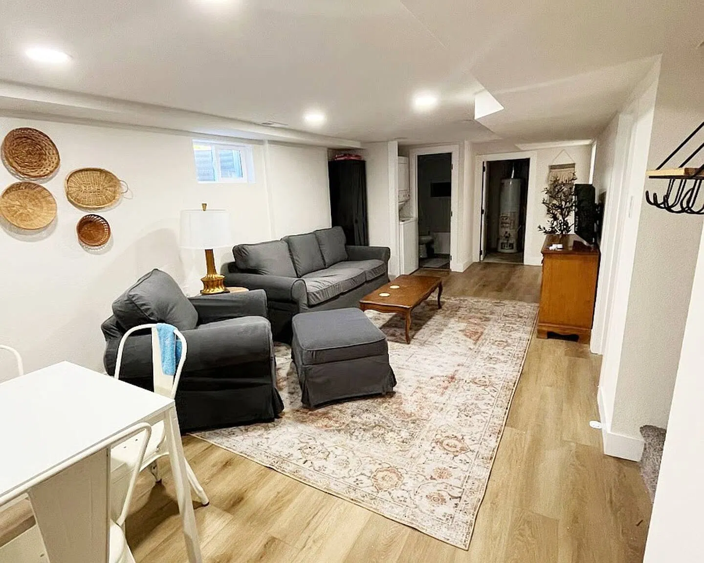 3 bed, 1100 sqft, $1,799 — Photo 1
