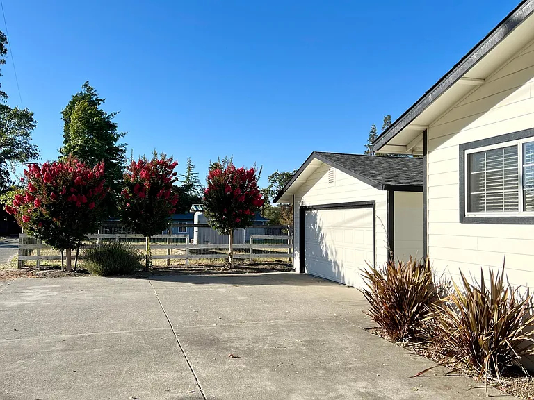5297 Lone Pine Rd — Photo 22