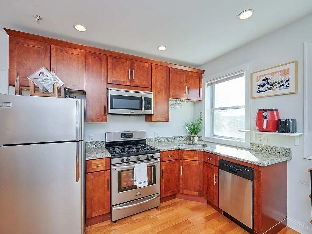 1 bed, 1.0 bath, 629 sqft, $2,000 — Photo 2