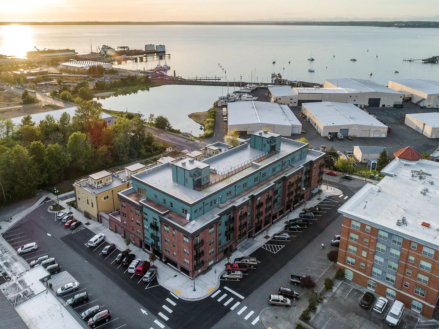 Fairhaven Harbor Apartments — Photo 3