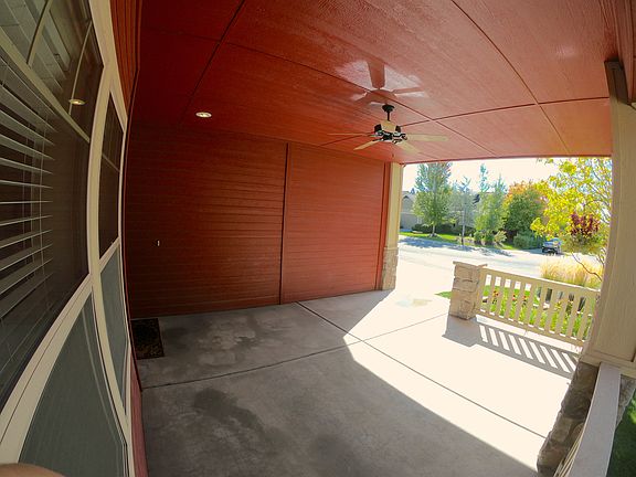 Large Front Porch w/ Fan