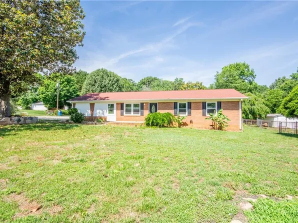 125 Linda Dr, Harmony, NC 28634