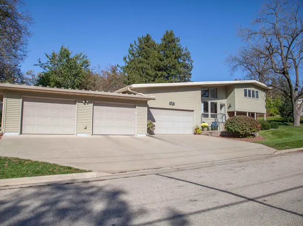 320 Wilson St, Mount Horeb, WI 53572