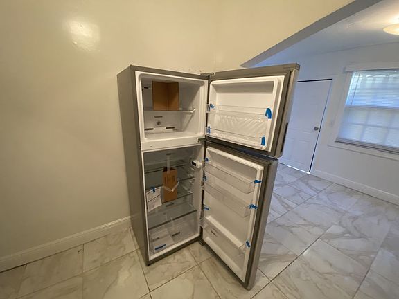 4th image of 119 NE 56th St #0