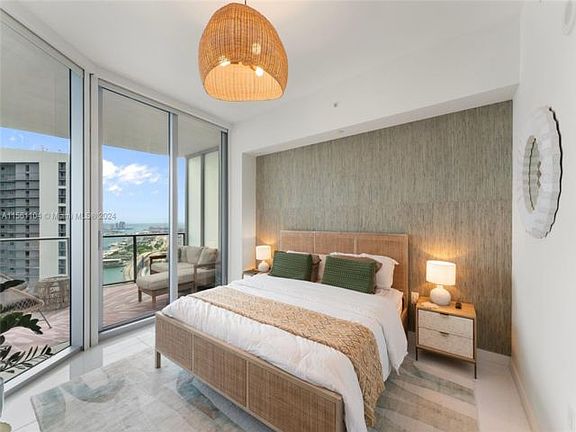 3rd image of 851 NE 1st Ave #4607