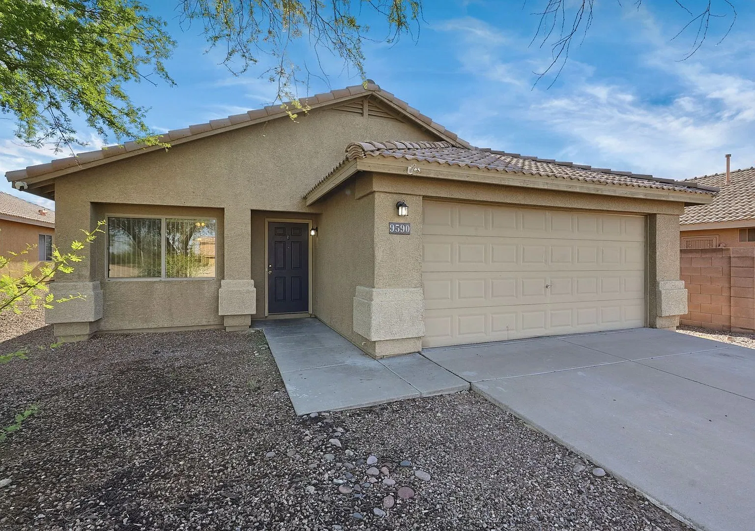 Spacious 3-Bed Tucson Home with Fenced Yard & Covered Patio | 9590 N Marsh Wren Pl — Photo 3
