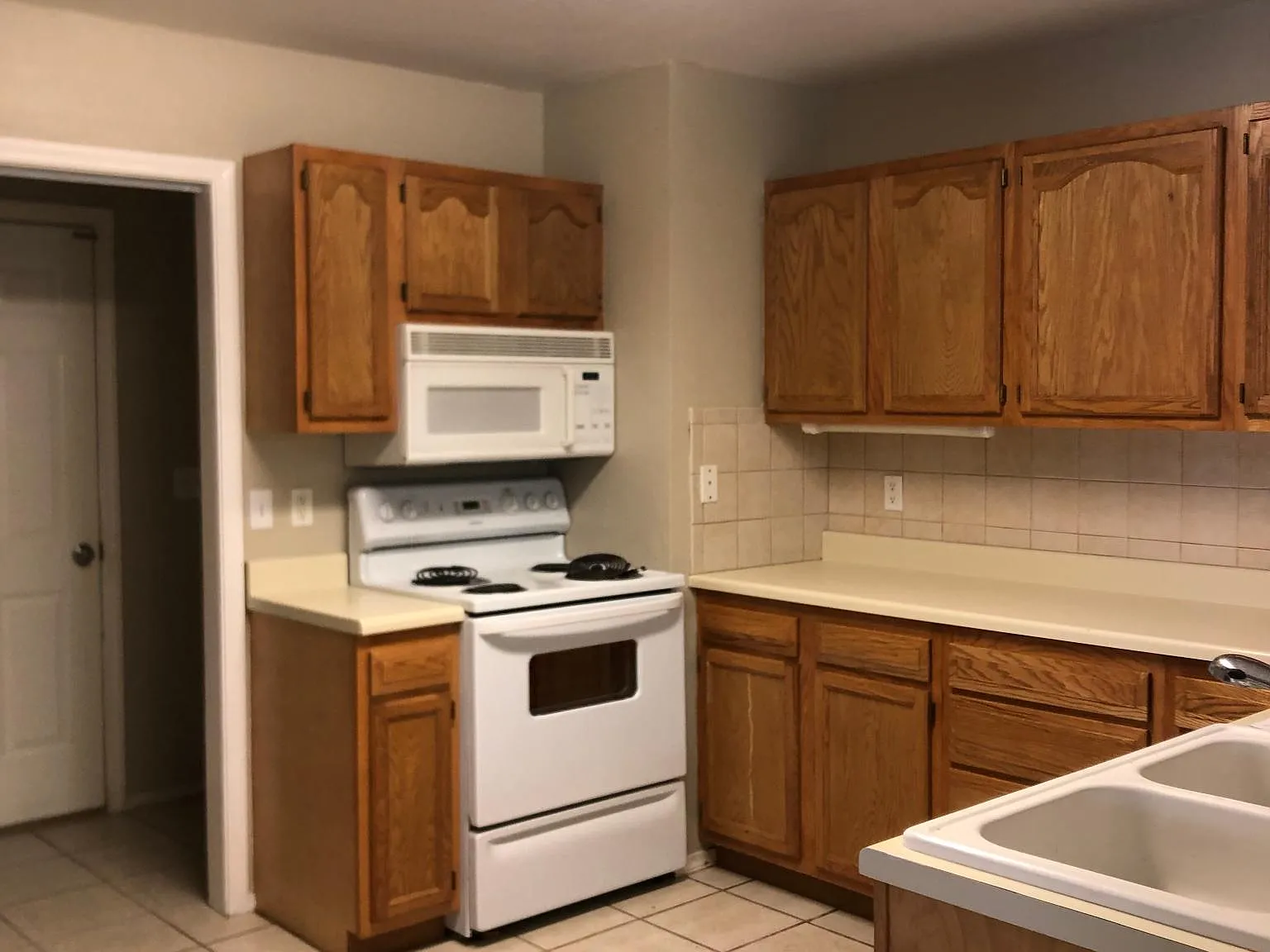 3 bed, 1372 sqft, $1,400 — Photo 4