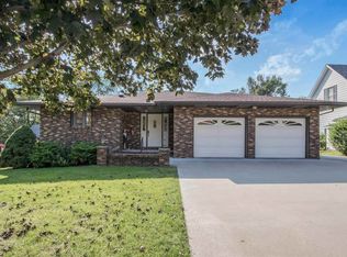 725 S Marion Ave, Washington, IA 52353