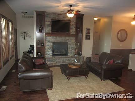 2nd image of 1025 N Beau Jardin St